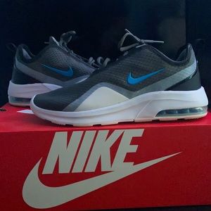 Nikes air maxes size 10